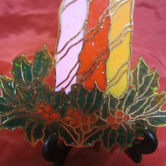 VTG PLASTIC STAINED GLASS LOOK SUNCATCHER OF CANDLE W/ WREATH - Picture 2 of 4